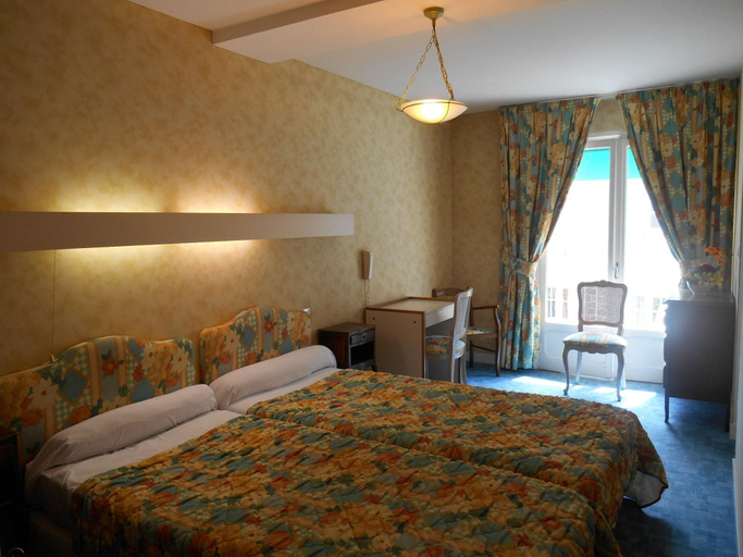 Bedroom 3, A L'Abri des Vents, Manche