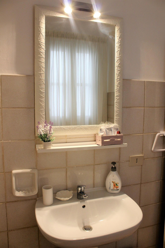 Bathroom 4, Palazzo Cutelli Bed&Book, Palermo