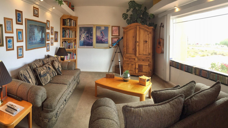 Public Area 2, Dreamkatchers Lake Powell Bed & Breakfast, Kane