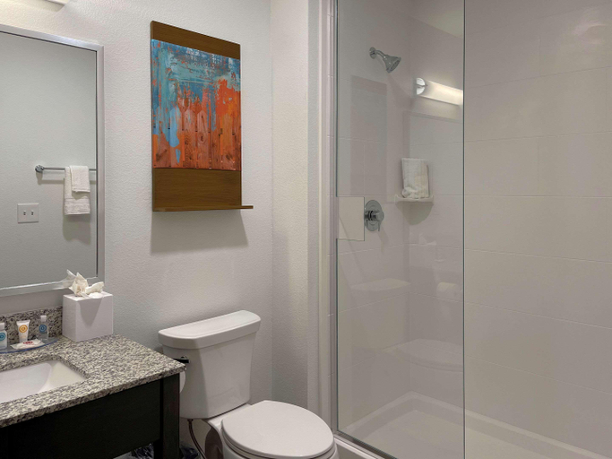 Bathroom 4, MainStay Suites Cincinnati University - Uptown, Hamilton