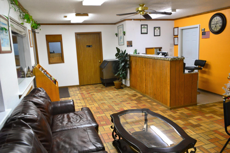 Public Area 4, Night Inn, Saline