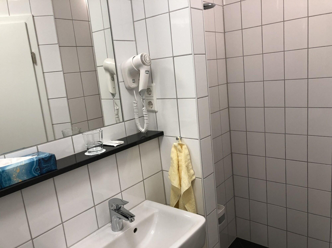 Bathroom 5, Hotel Orthwein, Marburg-Biedenkopf