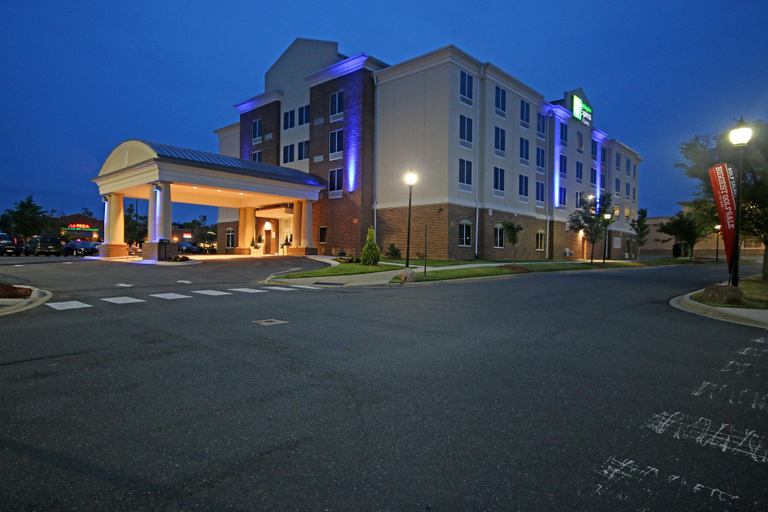 Exterior & Views