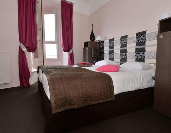 Bedroom 2, Hotel Des Bains, Manche