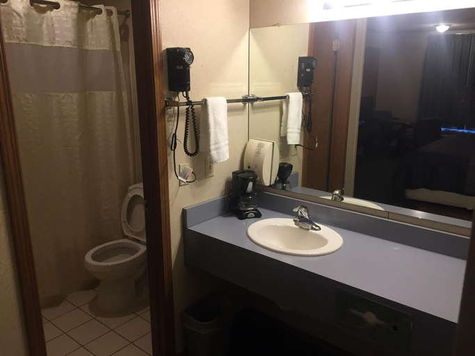 Bathroom, Heritage House Inn, Bailey