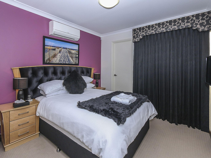 Bedroom 2, Rose Hotel Clarkson, Wanneroo