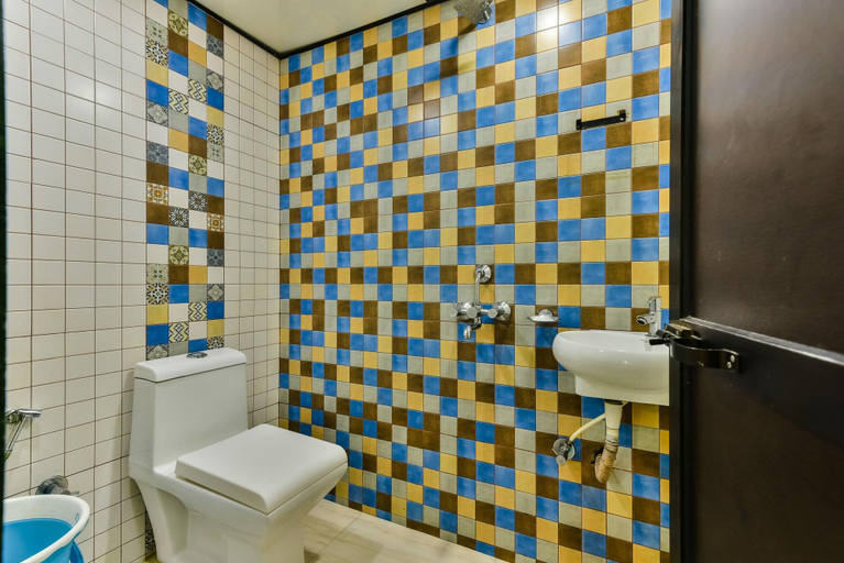 Bathroom 4, Guest Inn Hospitality-Bandra Kurla Complex, Mumbai Suburban