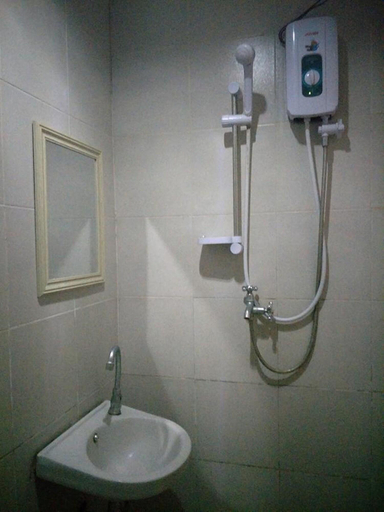 Bathroom 4, Anton's Inn Hotel, Balanga City