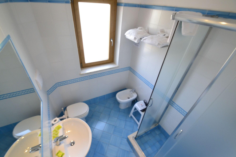 Bathroom 4, B&B Sperlonga, Latina