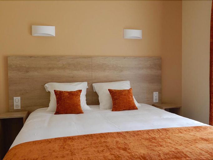 Bedroom 2, Hôtel restaurant Marinet, Ain