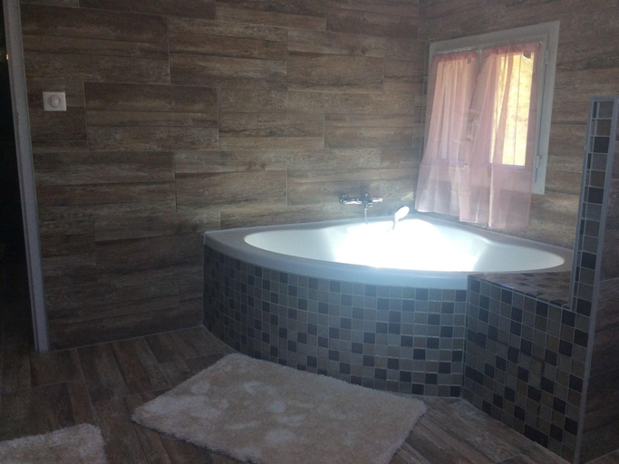 Bathroom 4, Lalpen Roc, Alpes-Maritimes