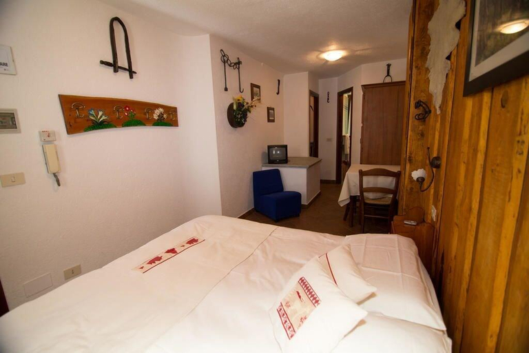 Bedroom 4, Hotel Edelweiss, Cuneo