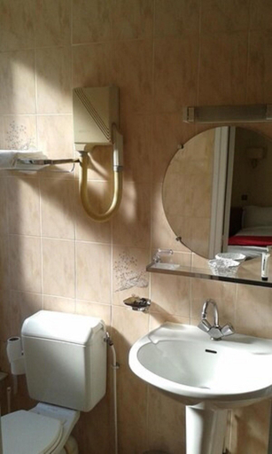 Bathroom 4, Crystal Hotel, Hauts-de-Seine
