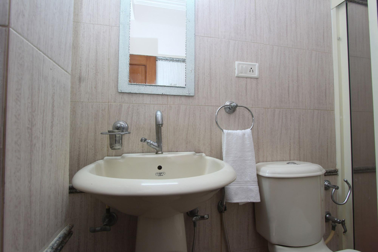 Bathroom 4, Bluemoon Grand, Bangalore