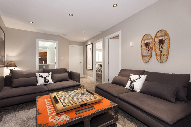 Public Area 3, Carleton Lodge, Squamish-Lillooet