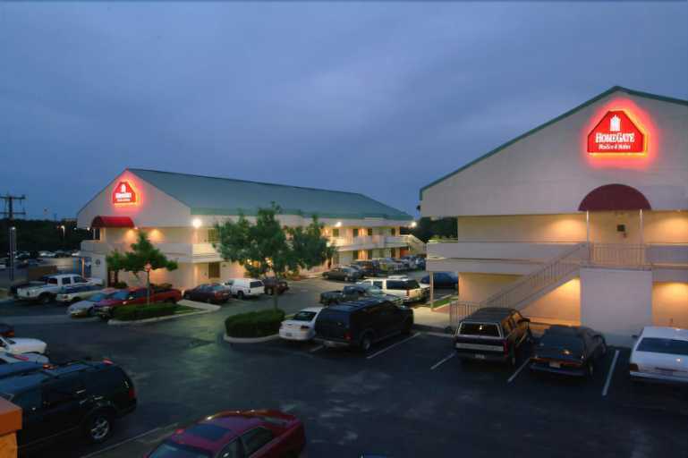 Exterior & Views