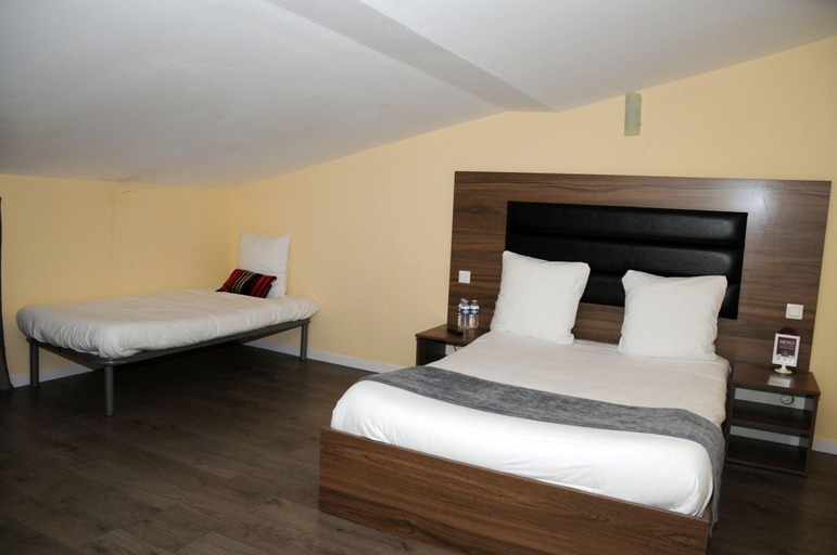 Bedroom 3, Kyriad Direct Morez, Jura