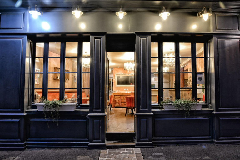 Public Area 2, Auberge la Renaissance, Val-d'Oise