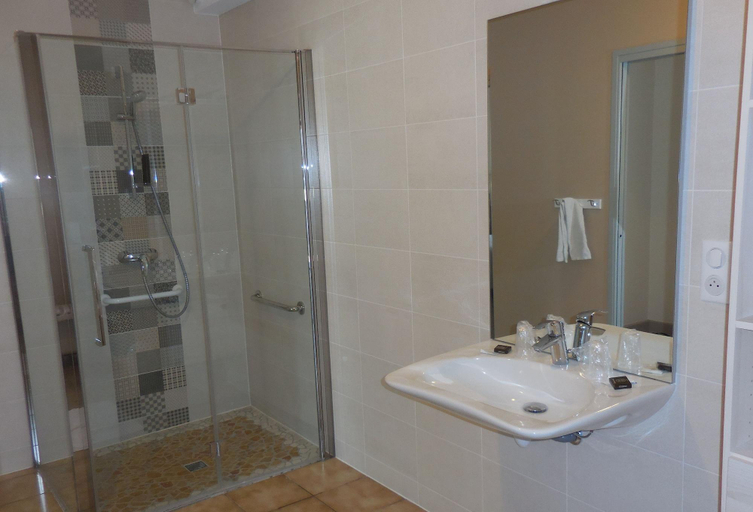 Bathroom 5, Hôtel restaurant Marinet, Ain