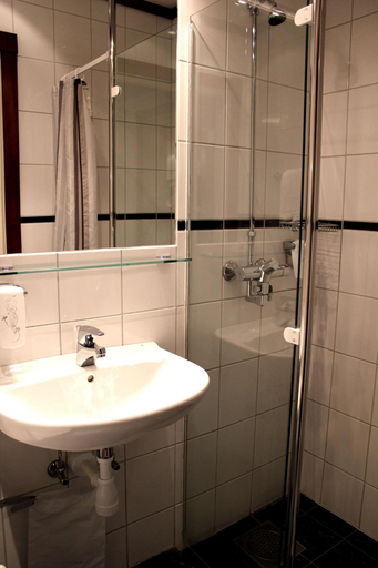 Bathroom 4, Grand Hotel Arendal, Arendal