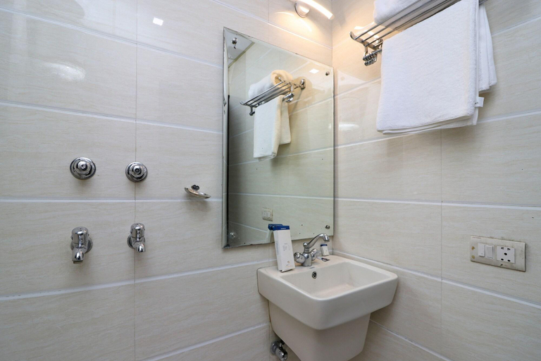 Bathroom 4, Hotel kabeer, Delhi
