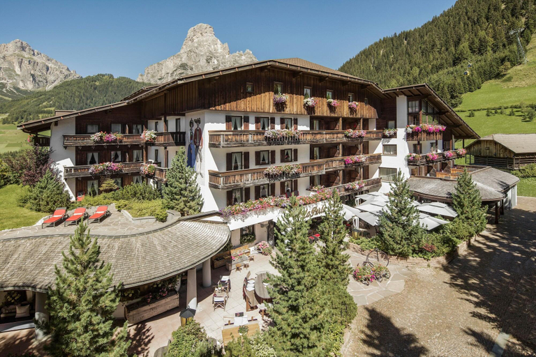 Exterior & Views 2, Hotel La Perla The Leading Hotels of the World, Bolzano