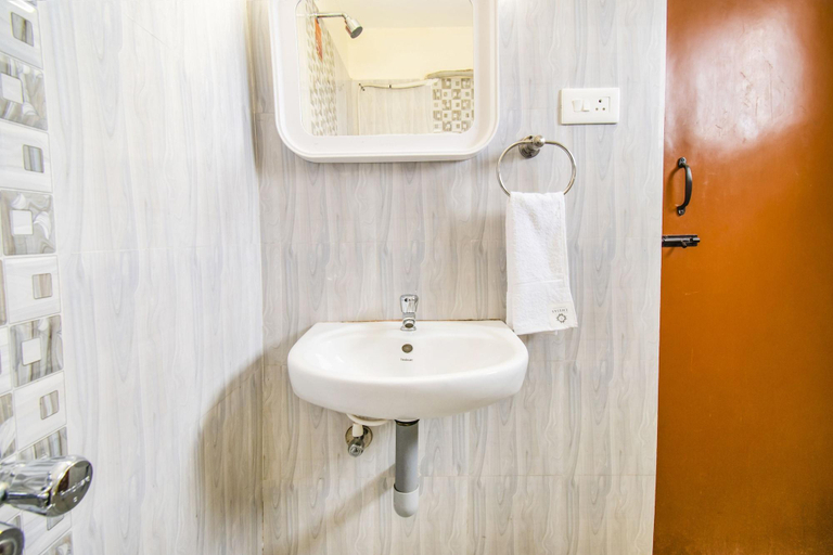 Bathroom 4, Fabhotel Thejas Paaradise, Coimbatore