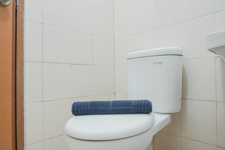 Bathroom 4, Cozy Living 1BR at Tifolia Apartment By Travelio, East Jakarta