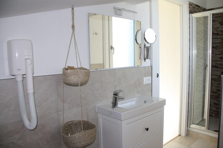 Bathroom 4, B&B Le Magnolie, Como