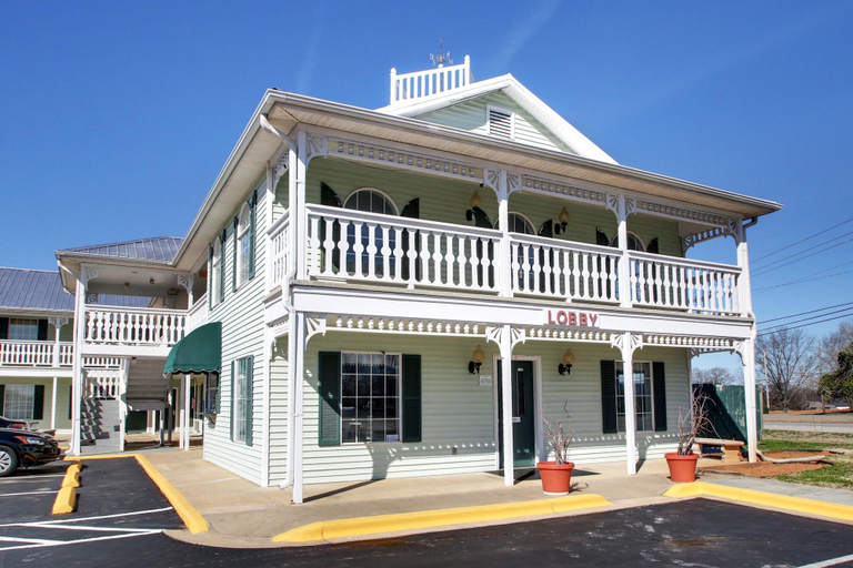 Exterior & Views 2, Key West Inn, Colbert
