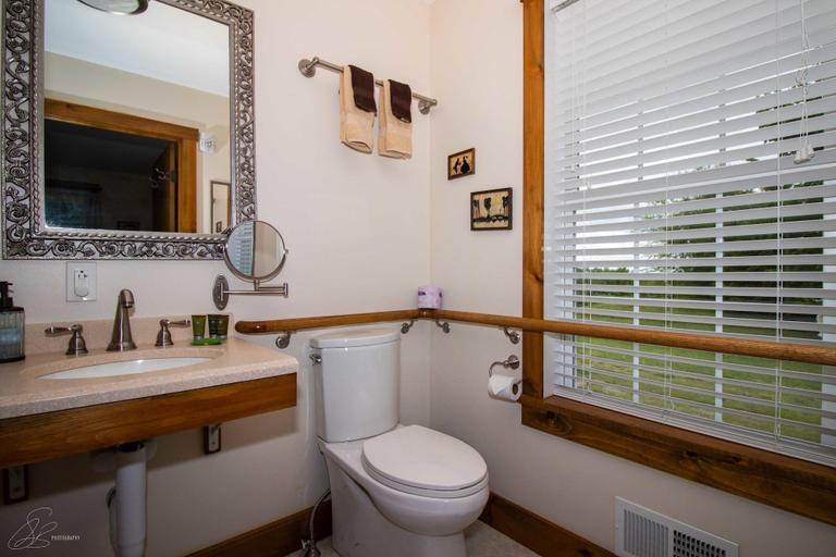 Bathroom 4, The Old Lantern Inn And Barn, Chittenden