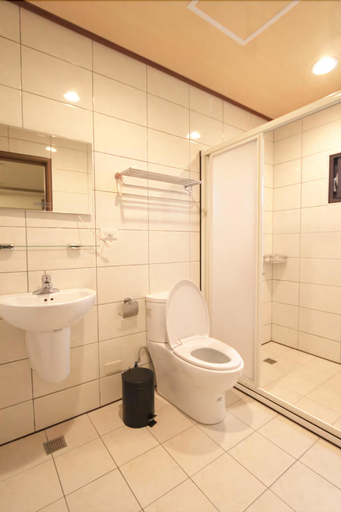 Bathroom 4, LongXing B&B, Penghu