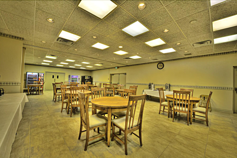 Food & Drinks 5, Silver Beach Hotel, Berrien