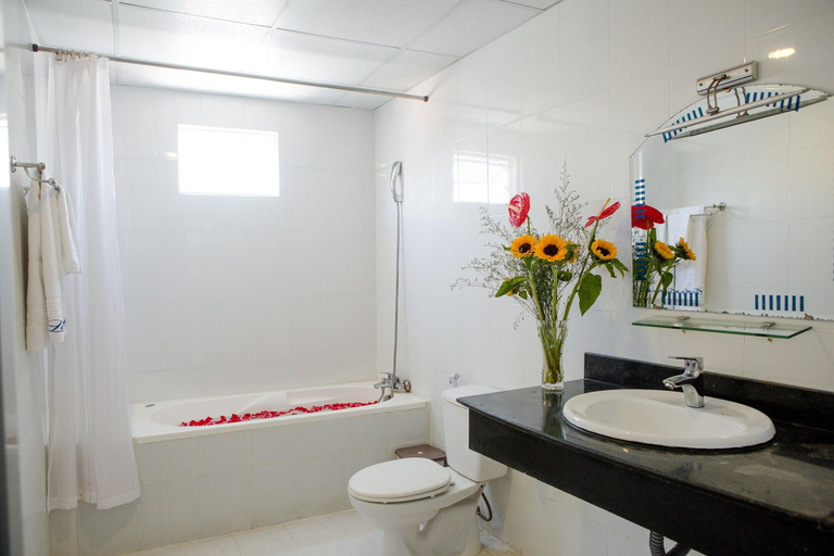 Bathroom 3, Lucky Hotel, Nha Trang