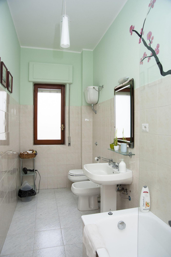 Bathroom 4, Alma B&B, Crotone