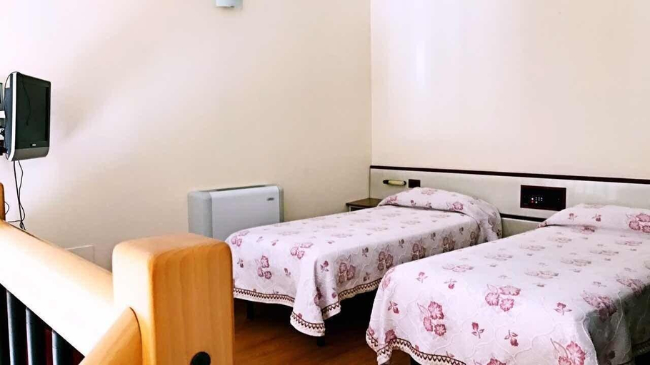 Bedroom 4, Hotel Maxim, Bologna