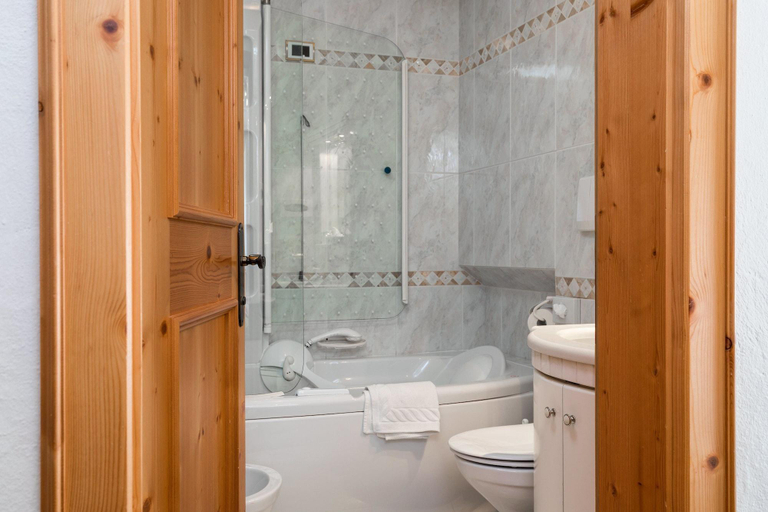 Bathroom 5, Garni Criss, Bolzano