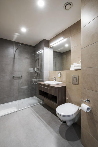 Bathroom 4, DB Hotel Wrocław, Środa Śląska