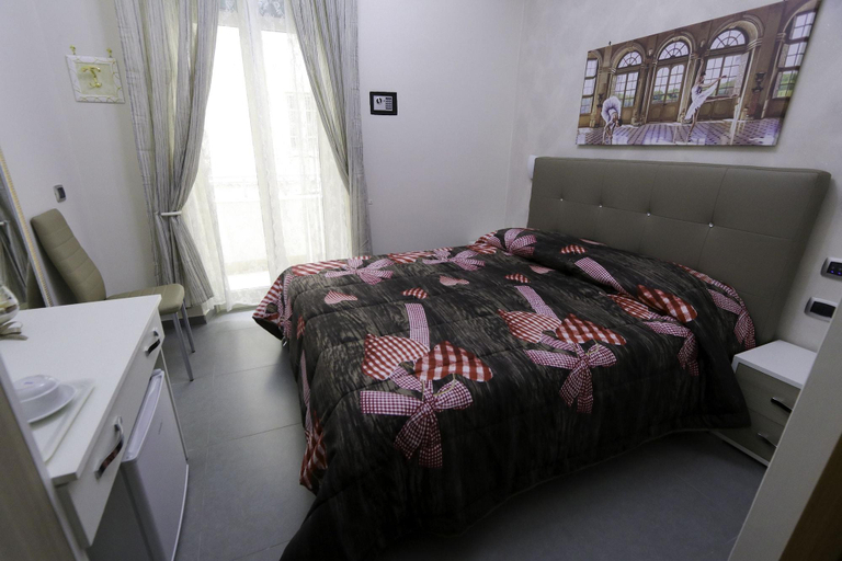Bedroom 5, Donn'Anna Bed & Breakfast, Napoli