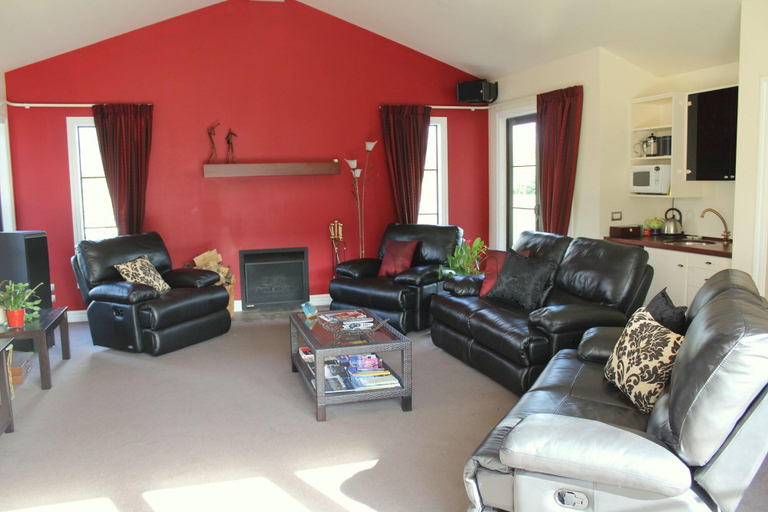 Public Area 4, The Summit Lodge, Carterton