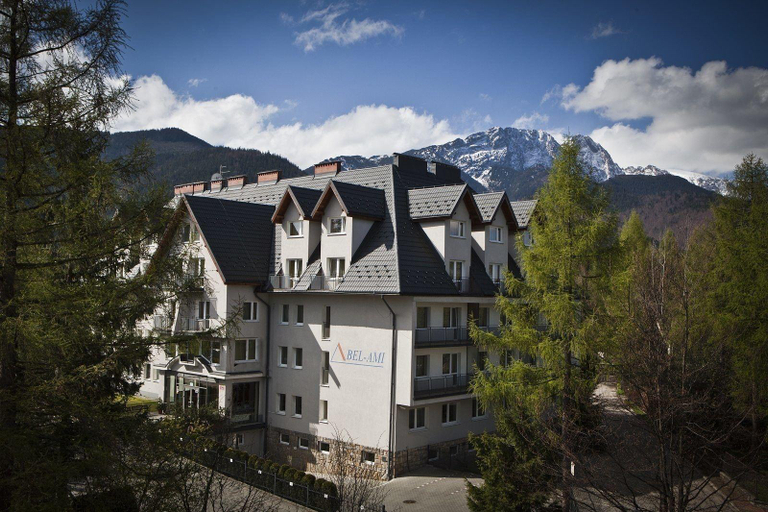 Exterior & Views