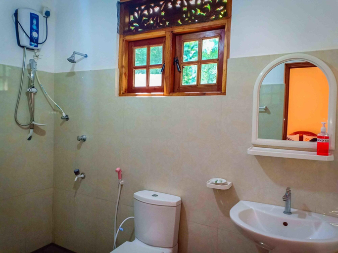 Bathroom 4, Sigiri Thilanka Rest, Dambulla