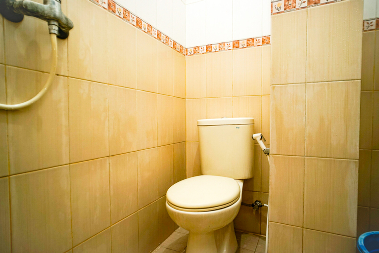 Bedroom 4, Hoki Homestay Syariah Mitra RedDoorz near Rumah Sakit Dr Soetomo Surabaya, Surabaya