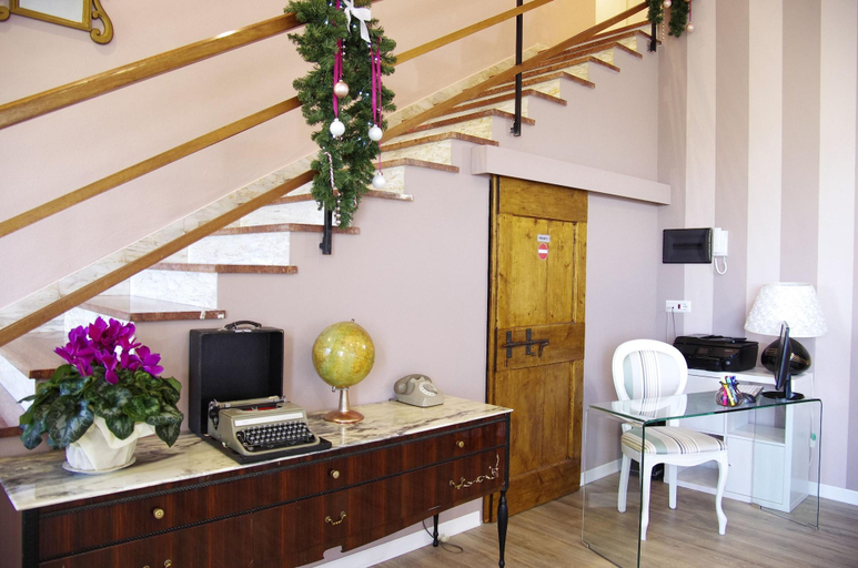 Public Area 2, B & B La Cornice - Gina Room With Bathroom and Pri, Siena