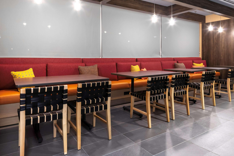 Food & Drinks 5, Tru By Hilton Lynchburg, Campbell