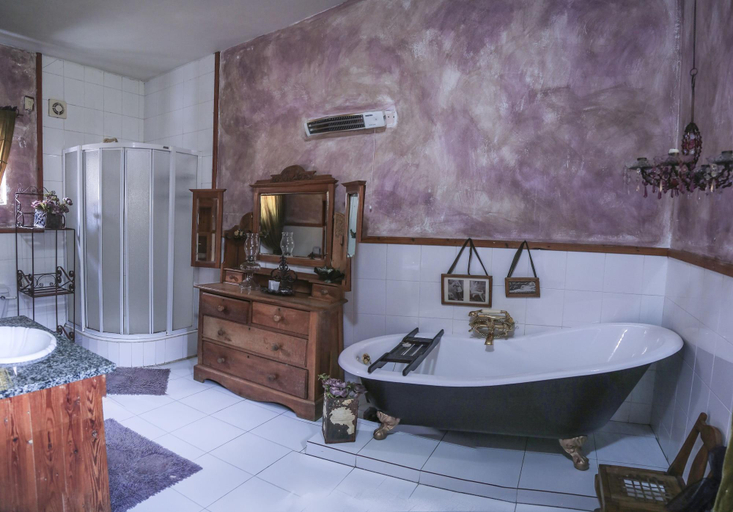 Bathroom, The Green Acorn Guest House, Thabo Mofutsanyane