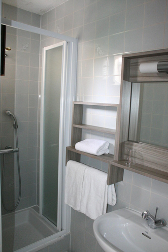 Bathroom 4, Hôtel Le Relais, Landes