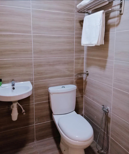 Bathroom 4, Nice Inn, Penang Island