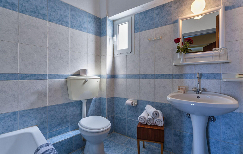 Bathroom 4, Lucia Hotel, Crete