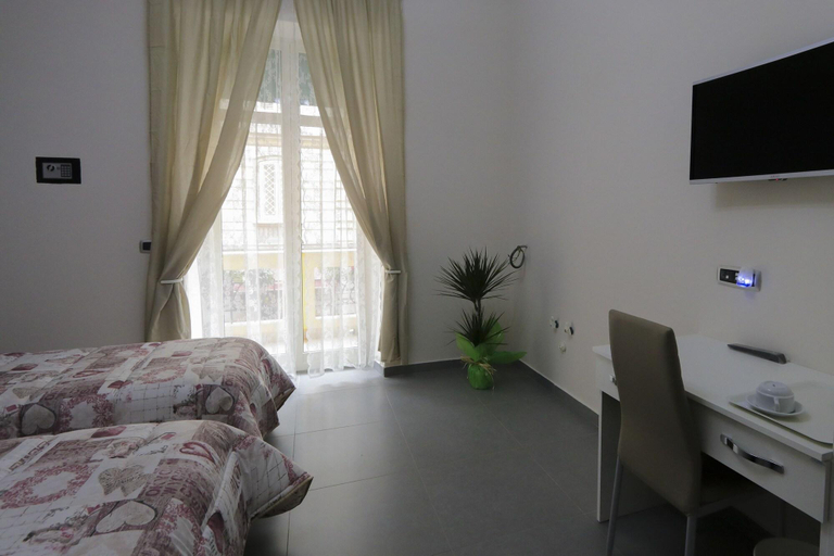 Bedroom 2, Donn'Anna Bed & Breakfast, Napoli